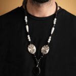 انواع عقیق، هولایت، مون استون، حدید (هماتیت)، کریستال کوارتز