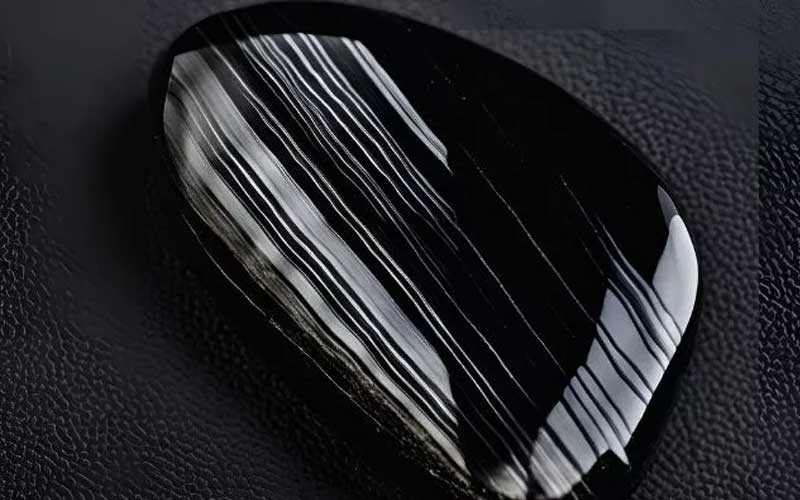 سنگ تورمالین سیاه چیست؟