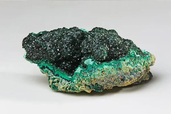 خواص سنگ مالاکیت: راهنمای جامع برای علاقه مندان به این سنگ 5 image3090fcd