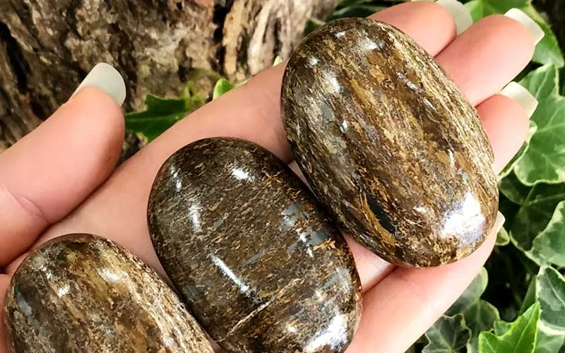 خواص سنگ برنزیت