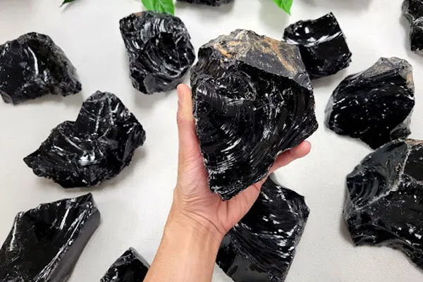 خواص معنوی سنگ ابسیدین